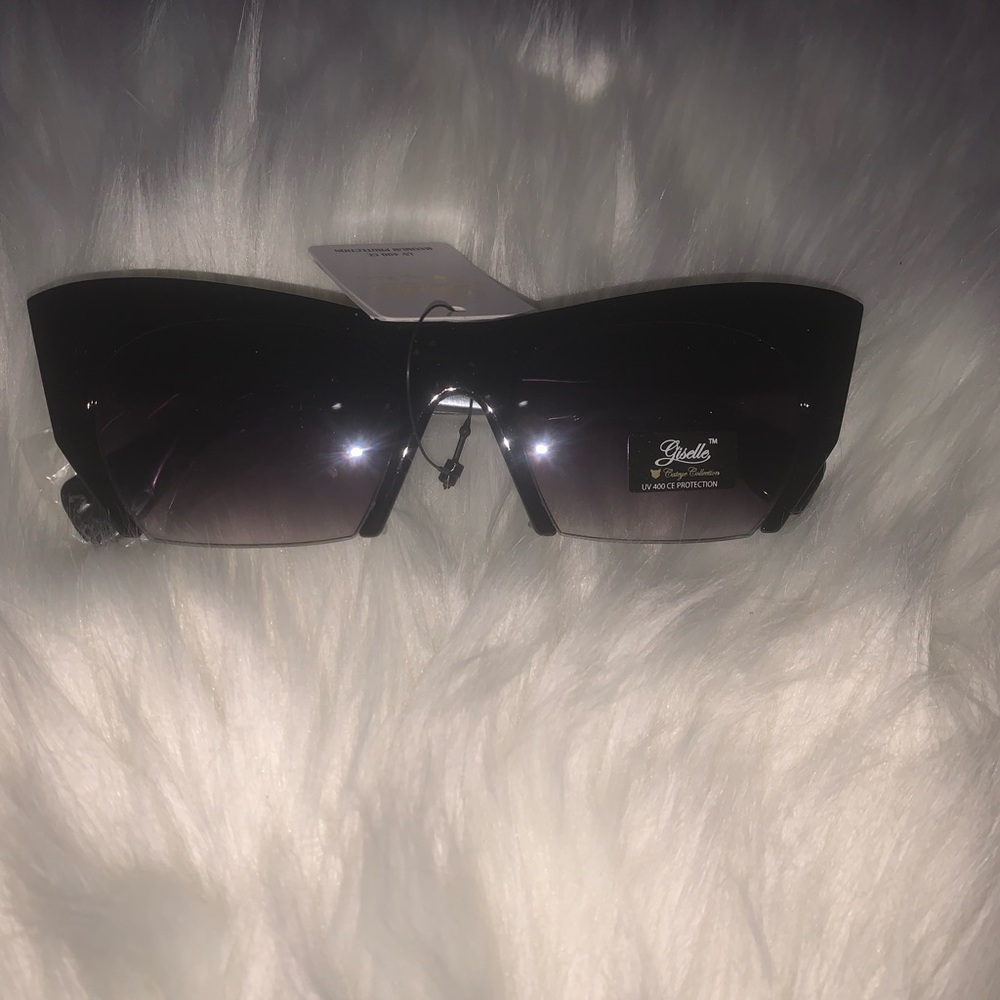 Elegant Black Gradient Sunglasses 2